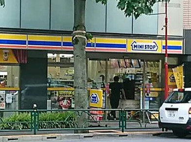 コンビニ　ミニストップ新宿大京町店（コンビニ）まで150m