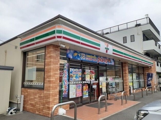 コンビニ　セブンイレブン（コンビニ）まで300m