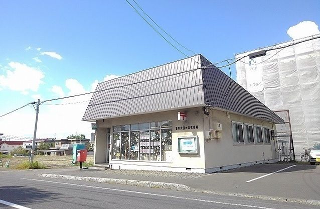 郵便局　日の出郵便局（郵便局）まで590m