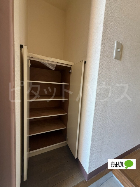 収納　シューズボックス