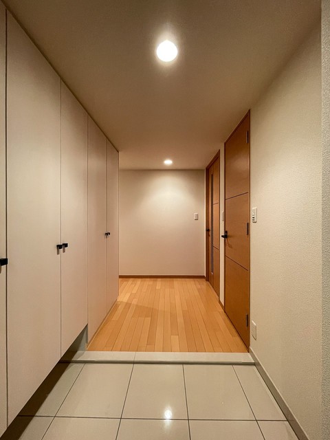 玄関　※写真は同タイプ住戸です。