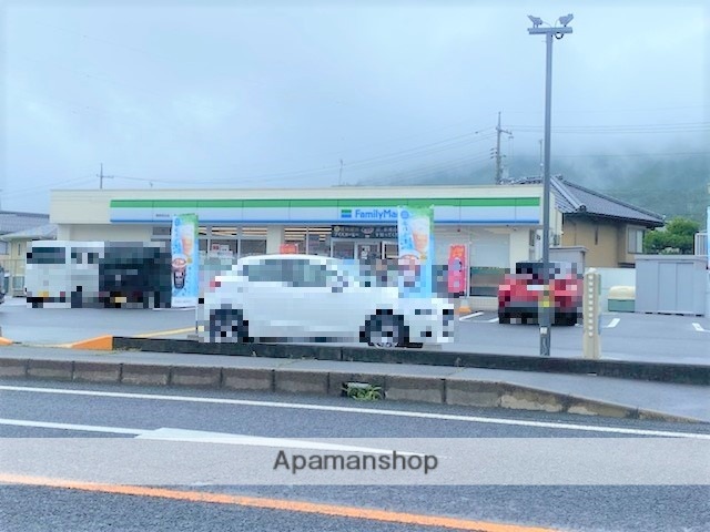 コンビニ　ファミリーマート郡家宮谷店（コンビニ）まで711m