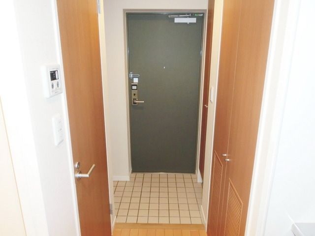 玄関　★オシャレな玄関・鍵はカード式です★