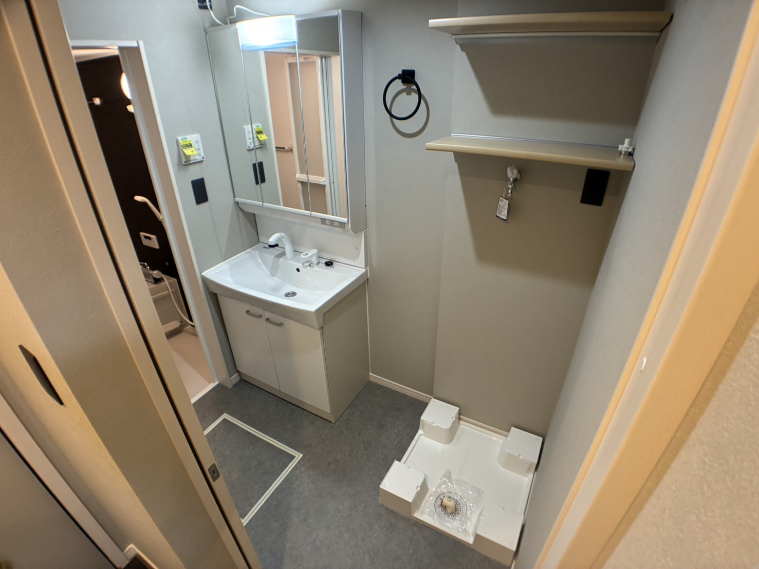 洗面設備　同物件の別部屋の写真です。