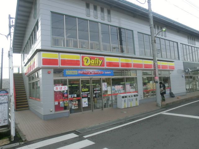 コンビニ　デイリーヤマザキ（コンビニ）まで900m