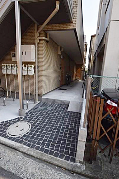 エントランス　【住環境良好、新婚さんカップルにおすすめ物件♪】安心施工！