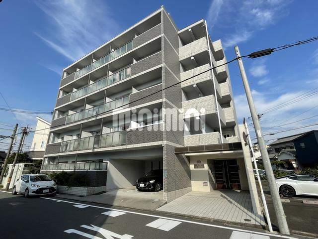 建物外観　タイル張りのマンションです