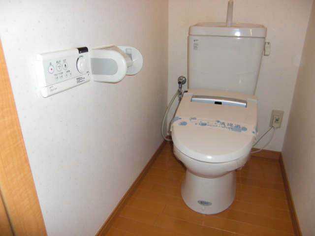 トイレ　おトイレはうれしいウォシュレット付き☆