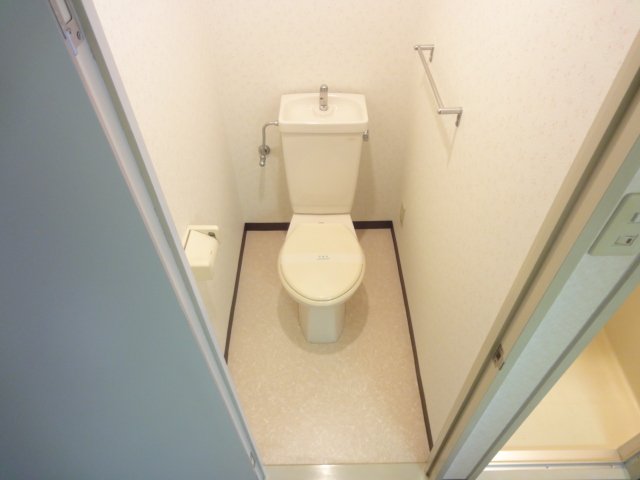 トイレ　別号室の写真です