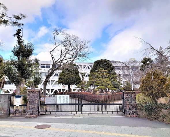 高校・高専　兵庫県立有馬高等学校（高校・高専）まで869m