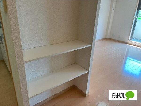 収納　リビング収納棚