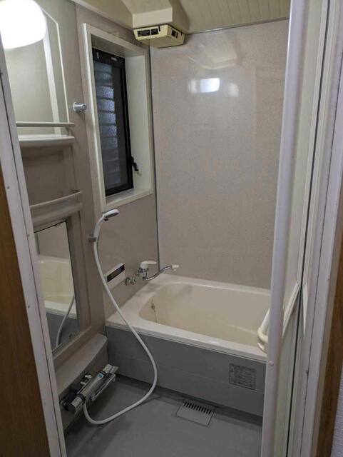ＪＲ南武線 南多摩駅 徒歩8分 3階建 築29年の風呂写真