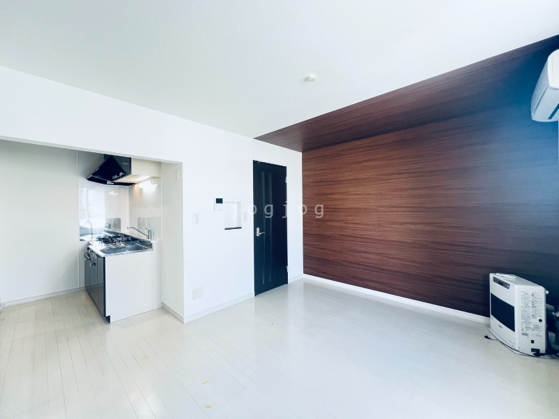 その他部屋・スペース　明るい綺麗な床のお部屋です。