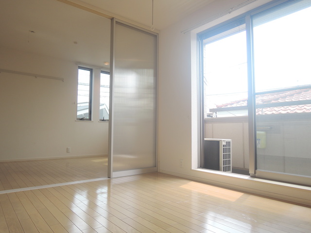 居室・リビング　★明るいフローリングの角部屋です★