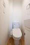 トイレ　落ち着いた色調のトイレです