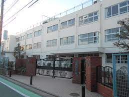 小学校　世田谷区立尾山台小学校（小学校）まで697m