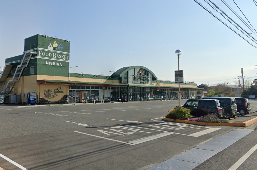 スーパー　ニシナフードバスケット西大寺店（スーパー）まで379m