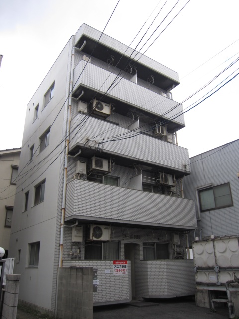 広島市東区矢賀新町のマンションの建物外観