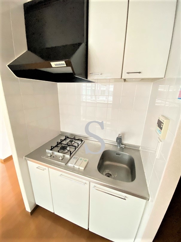 キッチン　２口ガスシステムキッチン・収納多数