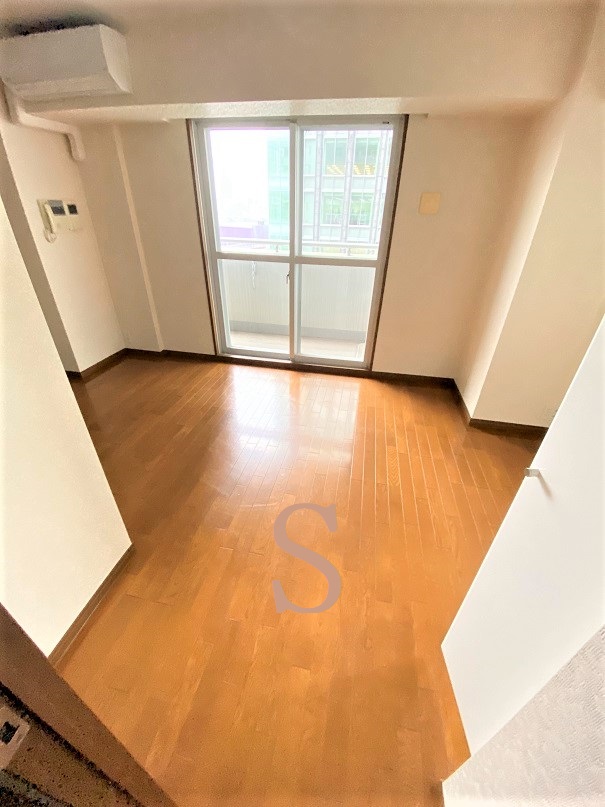 その他部屋・スペース　東南２面採光９.９帖居室・クローゼット複数あり