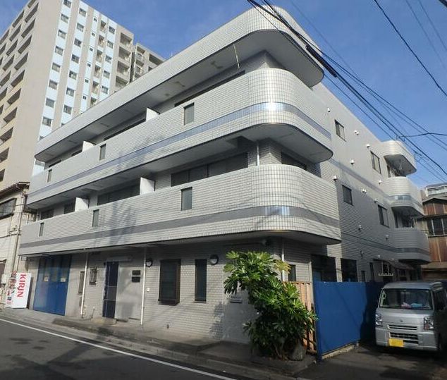 川口市飯塚のマンションの建物外観