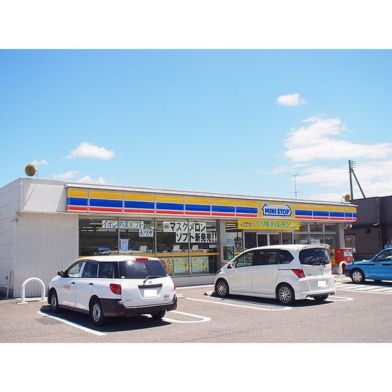 コンビニ　ミニストップ郡山久保田店（コンビニ）まで655m
