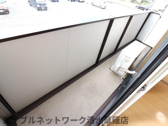 バルコニー　バルコニーからの眺めを楽しみながら食事をしませんか