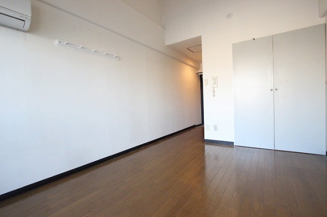 居室・リビング　同物件別号室