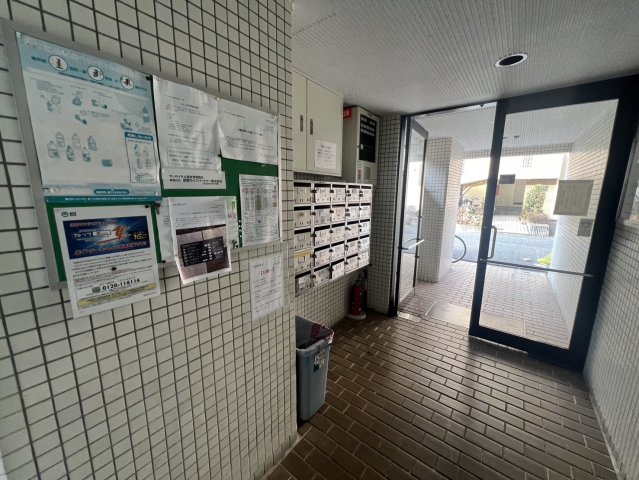 【西宮市池田町のマンションのエントランス】