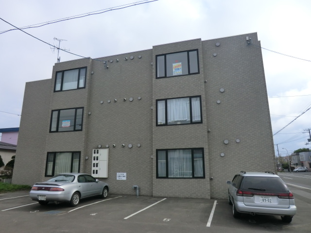 札幌市北区篠路六条のマンションの建物外観
