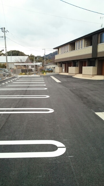 【土佐市蓮池のアパートの駐車場】