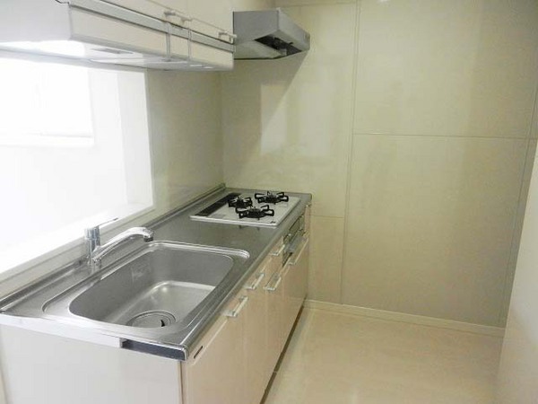 キッチン　（写真は反転タイプの他の部屋になります）
