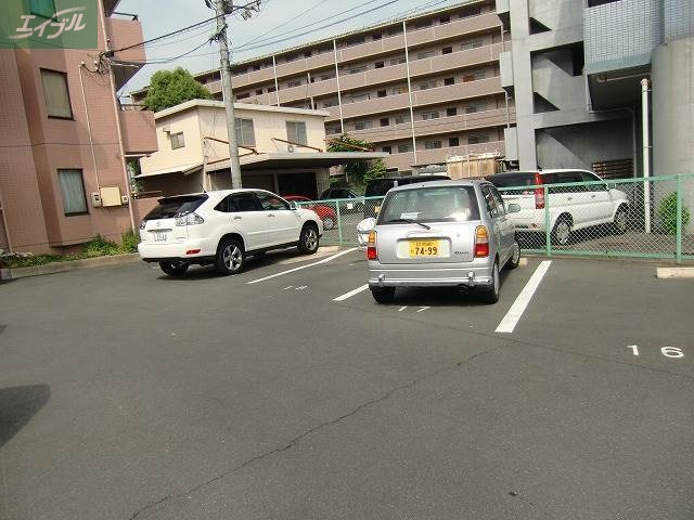 【パル81の駐車場】