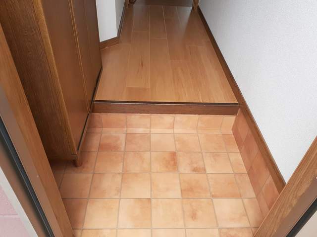 【姫路市飾磨区英賀東町のアパートの玄関】