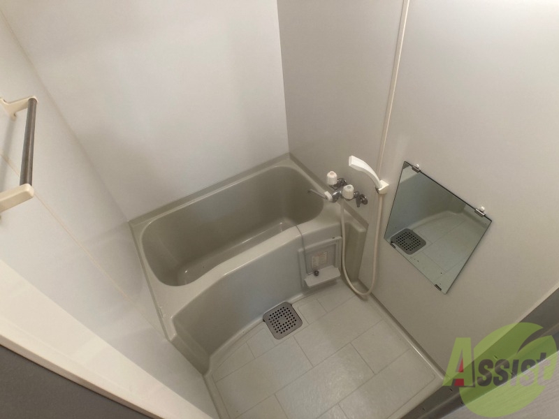 バス・シャワールーム　お風呂になります。一日の疲れを癒してくださいね。