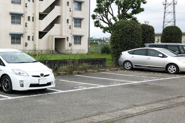 【羽生市大字本川俣のマンションの駐車場】