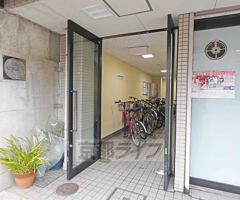 【京都市上京区竹屋町のマンションのエントランス】