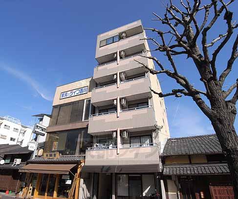 京都市上京区竹屋町のマンションの建物外観