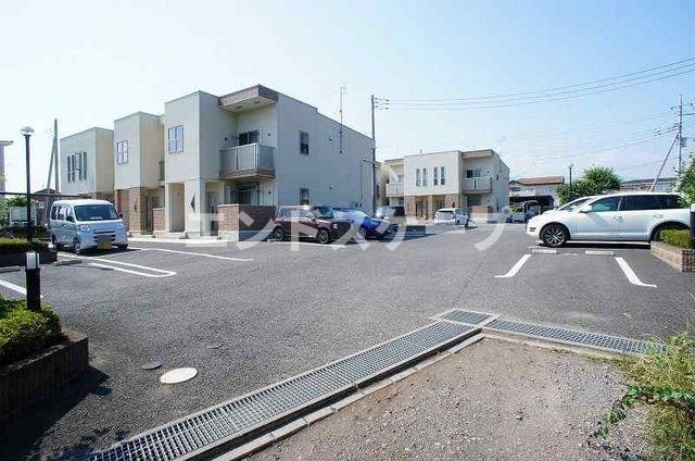 【前橋市樋越町のアパートの駐車場】