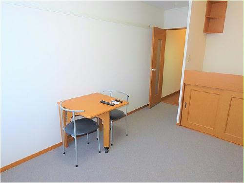 居室・リビング　ハイベッドタイプのお部屋です