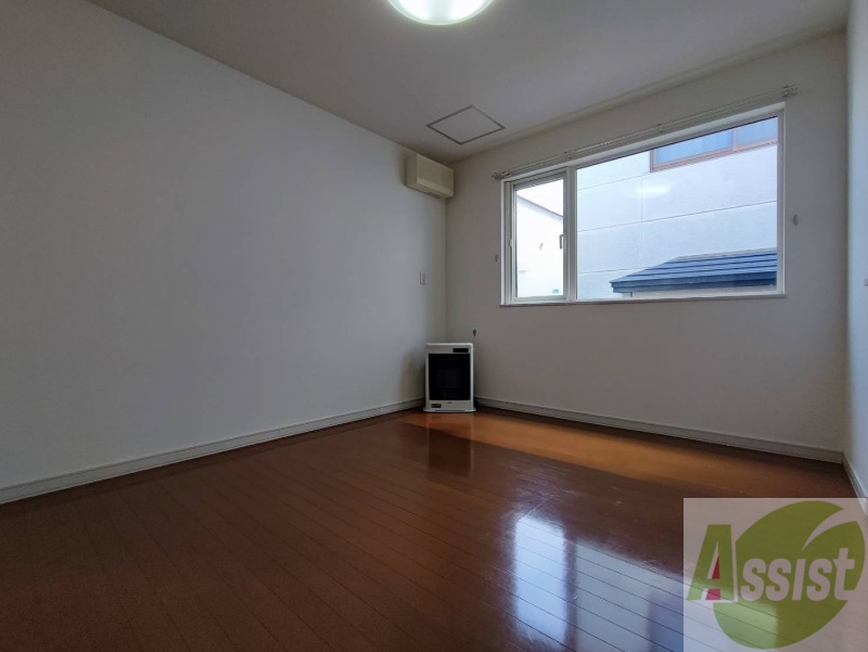 居室・リビング　１０．８帖のＬＤＫ。引き戸を開けると解放感があります。