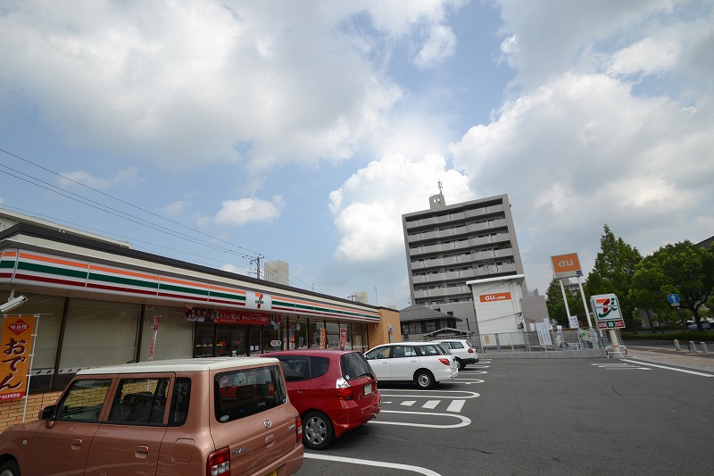 【BAUHAUS牛田新町のコンビニ】