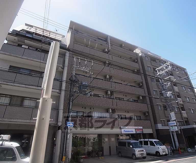 京都市中京区雁金町のマンションの建物外観