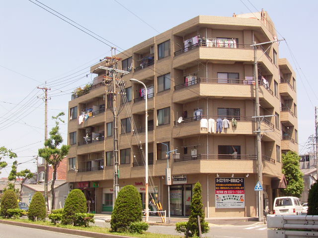 氷室AKマンションの建物外観