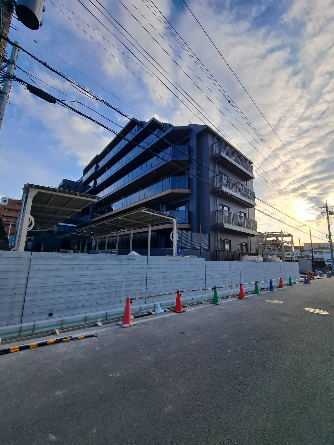 横浜市緑区十日市場町のマンションの建物外観