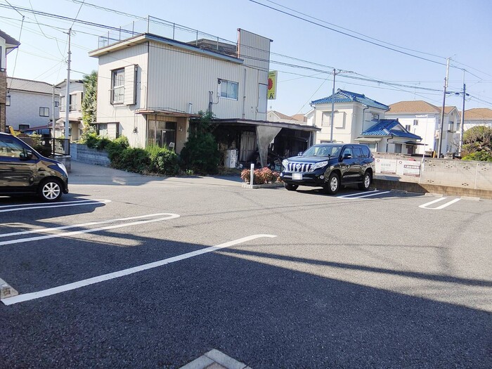 【古河市古河のアパートの駐車場】