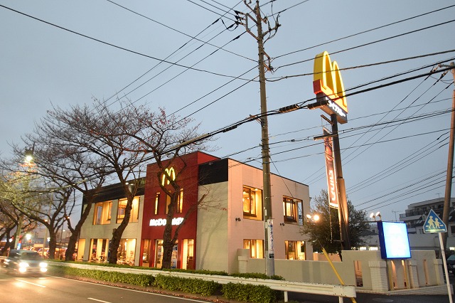 【横浜市青葉区しらとり台のアパートの飲食店】