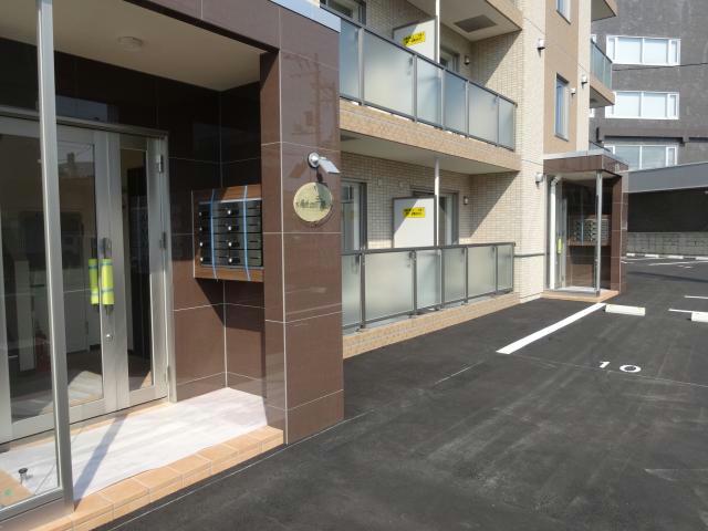 【函館市千歳町のマンションのエントランス】