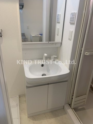 洗面設備　スペースが確保できる洗面所です