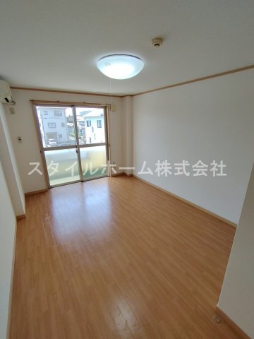 居室・リビング　別部屋写真です。